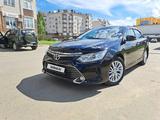 Toyota Camry 2015 годаүшін11 000 000 тг. в Актобе – фото 4