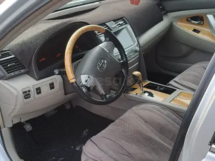 Toyota Camry 2007 года за 5 500 000 тг. в Актобе – фото 14