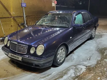 Mercedes-Benz E 200 1998 года за 2 000 000 тг. в Алматы – фото 2