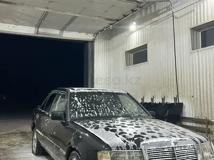 Mercedes-Benz E 230 1989 года за 1 800 000 тг. в Атырау – фото 5