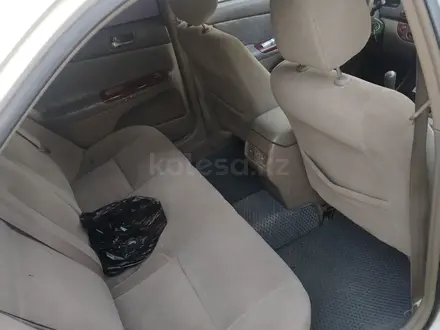 Toyota Camry 2004 года за 3 700 000 тг. в Актобе – фото 7