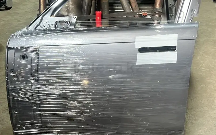 Передняя левая дверь Range Rover L460 за 500 тг. в Алматы