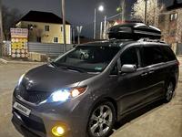 Toyota Sienna 2011 годаfor12 000 000 тг. в Атырау