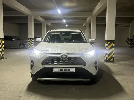 Toyota RAV4 2020 года за 15 000 000 тг. в Актау