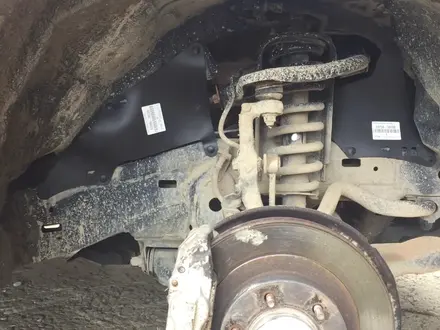 Брызговики подкрылки передние для Toyota Prado 120, 150. Tundra, Sequoia. за 13 000 тг. в Алматы