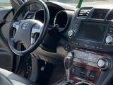 Toyota Highlander 2013 годаүшін13 200 000 тг. в Актобе – фото 4