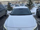 Hyundai Elantra 2022 годаfor9 650 000 тг. в Астана – фото 2