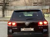 Volkswagen Touareg 2008 годаfor6 800 000 тг. в Алматы – фото 4