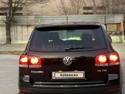 Volkswagen Touareg 2008 года за 6 800 000 тг. в Алматы – фото 4