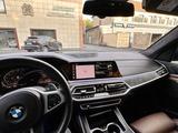BMW X7 2022 года за 55 000 000 тг. в Караганда – фото 2