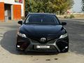 Toyota Camry 2018 года за 9 500 000 тг. в Жанаозен – фото 2