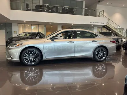 Lexus ES 250 Progressive 2025 года за 29 800 000 тг. в Алматы – фото 3
