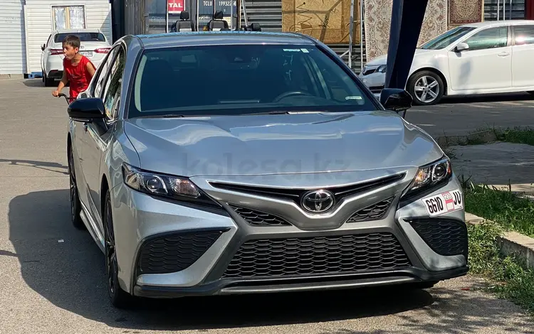 Toyota Camry 2021 года за 14 000 000 тг. в Алматы