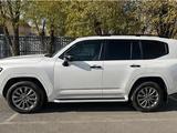 Toyota Land Cruiser 2023 года за 53 300 000 тг. в Караганда – фото 2