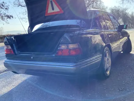 Mercedes-Benz E 280 1994 года за 3 500 000 тг. в Шымкент – фото 3