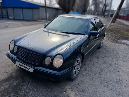 Mercedes-Benz E 240 1998 года за 2 650 000 тг. в Алматы – фото 3