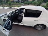 Renault Sandero 2014 года за 2 900 000 тг. в Уральск – фото 2