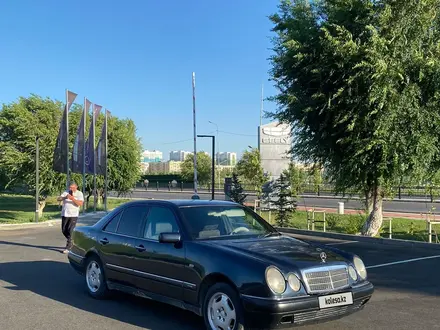 Mercedes-Benz E 230 1997 года за 1 750 000 тг. в Шымкент – фото 2