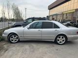 Mercedes-Benz E 320 2000 года за 4 000 000 тг. в Шымкент – фото 2