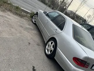 Mercedes-Benz E 320