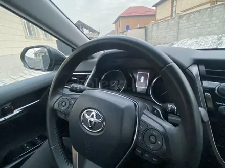 Toyota Camry 2018 года за 9 750 000 тг. в Алматы – фото 17