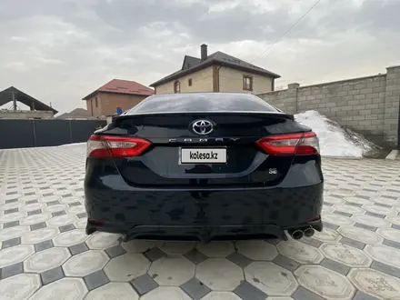 Toyota Camry 2018 года за 9 750 000 тг. в Алматы – фото 9