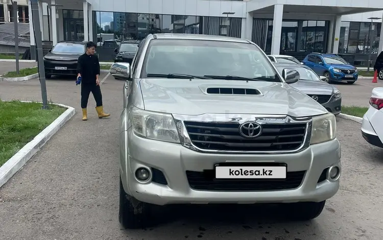 Toyota Hilux 2013 года за 8 000 000 тг. в Астана