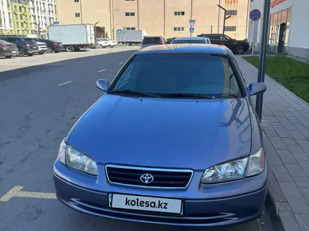 Toyota Camry 2001 года за 3 300 000 тг. в Астана – фото 2