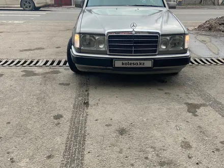 Mercedes-Benz E 230 1990 года за 1 700 000 тг. в Тараз – фото 2