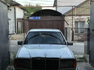 Mercedes-Benz E 230