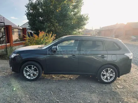 Mitsubishi Outlander 2013 года за 7 999 999 тг. в Актобе – фото 2