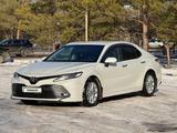 Toyota Camry 2018 года за 12 200 000 тг. в Астана – фото 2