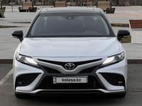 Toyota Camry 2023 года за 23 500 000 тг. в Астана