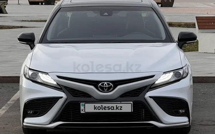 Toyota Camry 2023 года за 23 500 000 тг. в Астана