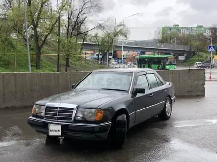 Mercedes-Benz E 220 1992 года за 1 500 000 тг. в Алматы – фото 3