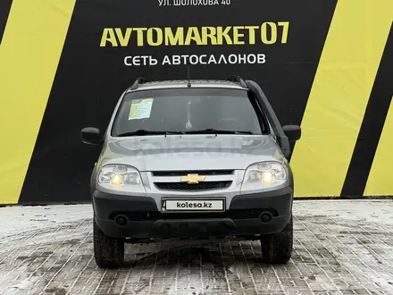 Chevrolet Niva 2016 года за 3 900 000 тг. в Уральск – фото 2