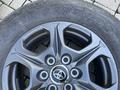Оригинальные диски с шинами 265/65/R18 Land Cruiser 300 GR Sport/Prado 250 за 1 100 000 тг. в Алматы – фото 3