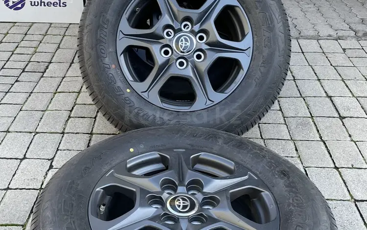 Оригинальные диски с шинами 265/65/R18 Land Cruiser 300 GR Sport/Prado 250 за 1 100 000 тг. в Алматы