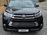 Toyota Highlander 2018 года за 14 500 000 тг. в Атырау