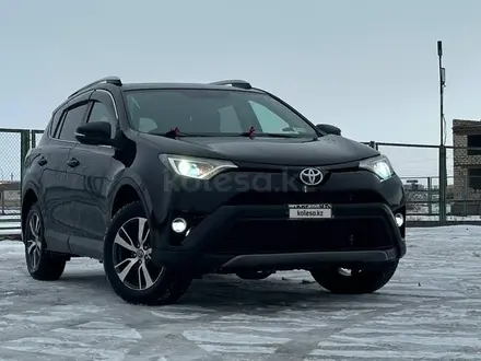 Toyota RAV4 2016 года за 10 200 000 тг. в Актобе – фото 4