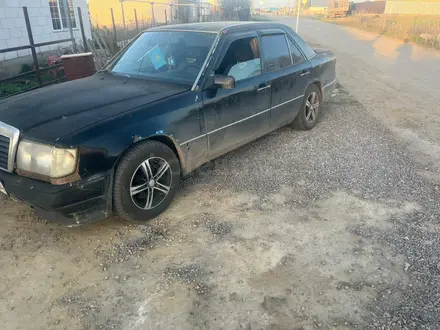 Mercedes-Benz E 220 1993 года за 1 300 000 тг. в Актобе