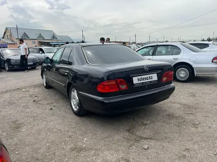 Mercedes-Benz E 320 1997 года за 3 300 000 тг. в Алматы – фото 4