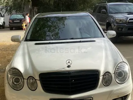 Mercedes-Benz E 200 2007 года за 5 300 000 тг. в Актобе – фото 2