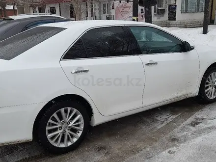 Toyota Camry 2015 года за 11 400 000 тг. в Уральск – фото 3