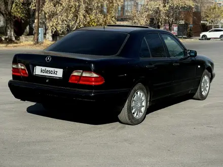 Mercedes-Benz E 230 1998 года за 3 000 000 тг. в Караганда – фото 4