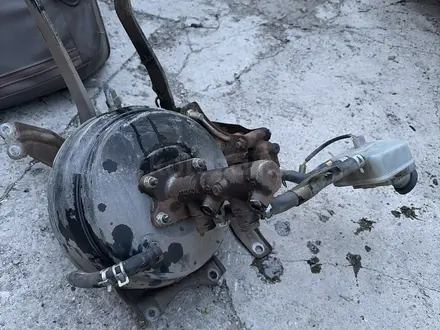 Тормозной цилиндр вакуум главный сцепления пидали Тойота за 125 000 тг. в Алматы – фото 4
