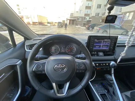 Toyota RAV4 2022 года за 17 500 000 тг. в Актобе – фото 14