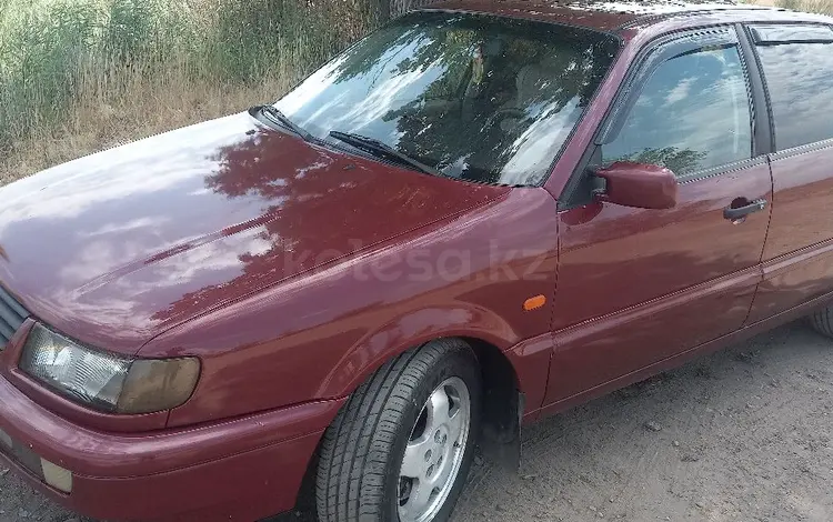 Volkswagen Passat 1994 года за 1 800 000 тг. в Семей