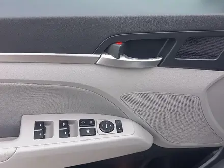 Hyundai Elantra 2018 года за 4 900 000 тг. в Актобе – фото 9