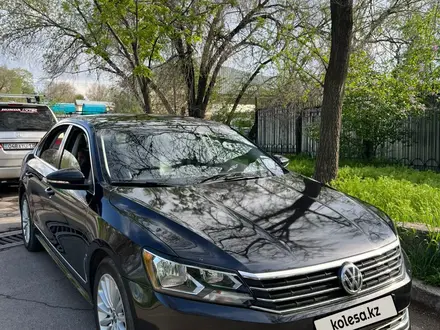 Volkswagen Passat 2017 года за 8 400 000 тг. в Алматы